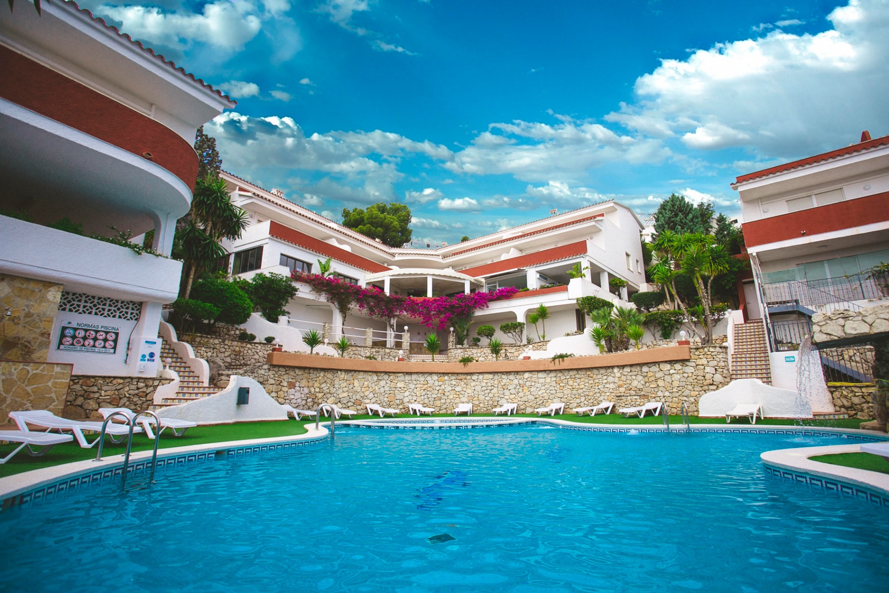 Complex pool